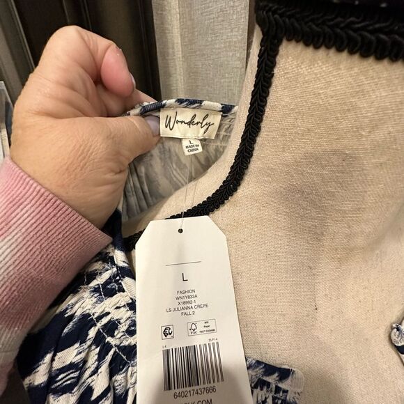 NWT Wonderly Top - Picture 3 of 3